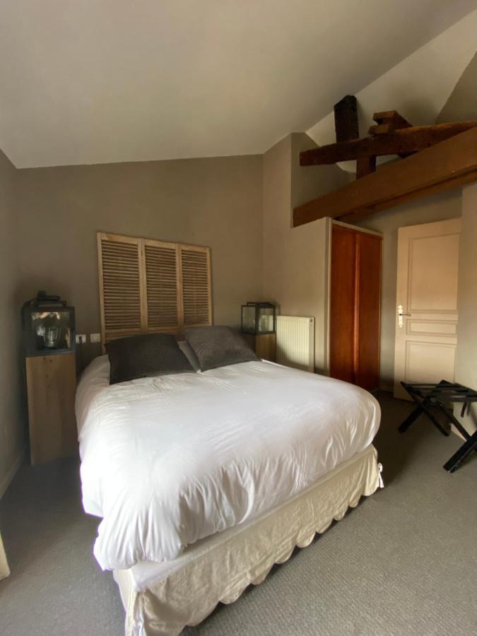 โฮเต็ล เดอลา ทัวร์ โคคูนนิ่ง เอ็ท แกสท์โรโนมี่ Hotel ชาตีลง-ซูร์-ชาลาโรนน์ ภายนอก รูปภาพ