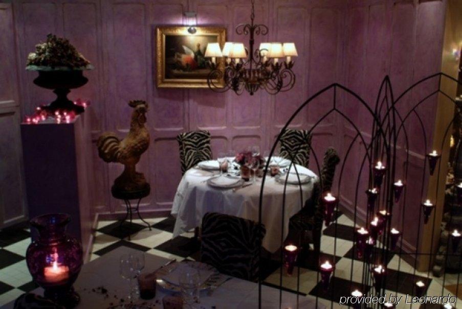 โฮเต็ล เดอลา ทัวร์ โคคูนนิ่ง เอ็ท แกสท์โรโนมี่ Hotel ชาตีลง-ซูร์-ชาลาโรนน์ ภายนอก รูปภาพ
