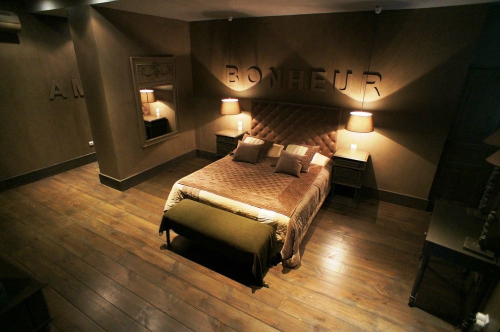 โฮเต็ล เดอลา ทัวร์ โคคูนนิ่ง เอ็ท แกสท์โรโนมี่ Hotel ชาตีลง-ซูร์-ชาลาโรนน์ ภายนอก รูปภาพ