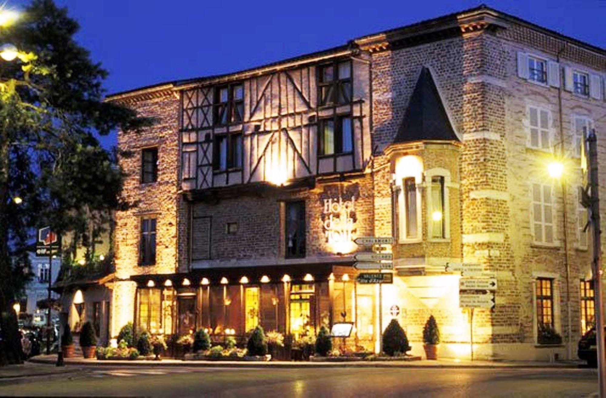 โฮเต็ล เดอลา ทัวร์ โคคูนนิ่ง เอ็ท แกสท์โรโนมี่ Hotel ชาตีลง-ซูร์-ชาลาโรนน์ ภายนอก รูปภาพ